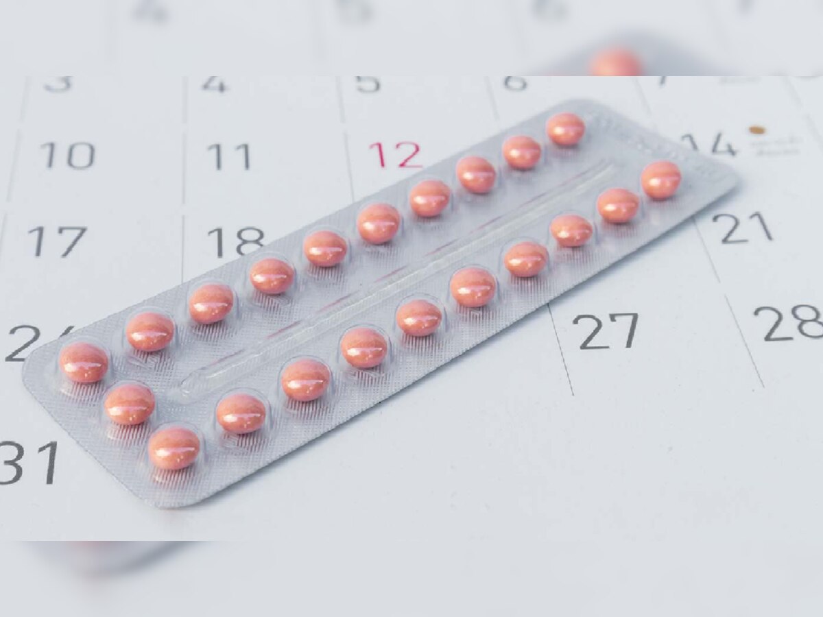 गर्भनिरोधक गोळ्यांच्या सेवनाने पीरियड्सची तारीख बदलते? जाणून घ्या सत्य title=