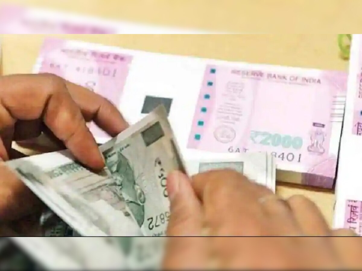 7th Pay Commission |  जुलैमध्ये वाढणार केंद्रीय कर्मचाऱ्यांचा भत्ता; पगारात इतक्या रुपयांची भरघोस वाढ title=