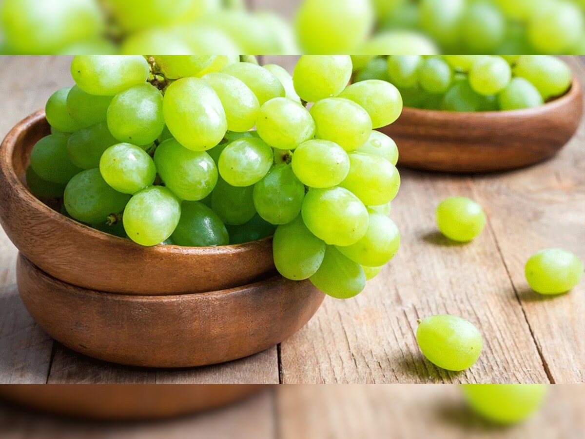 Grapes Side Effects :  आवडीने द्राक्ष खात असाल, तर याबाबत 'ही' माहिती असणे गरजेचं title=