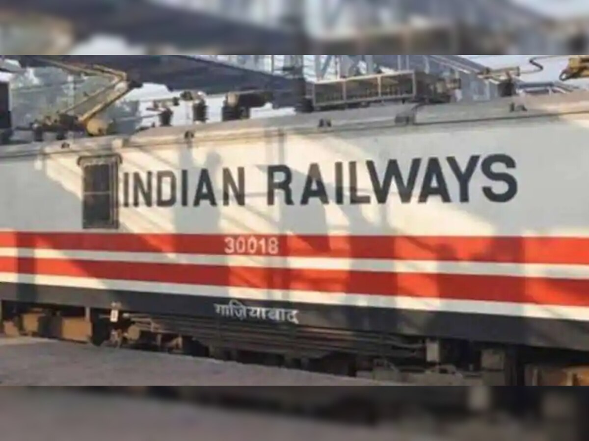 भारतीय रेल्वेची मोठी कारवाई; एकाच वेळी 19 अधिकाऱ्यांची हकालपट्टी  title=