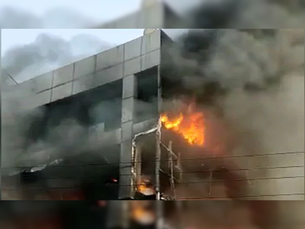 दिल्लीत अग्नितांडव, इमारतीला भीषण आग, 20 जणांचा दुर्देवी मृत्यू  title=