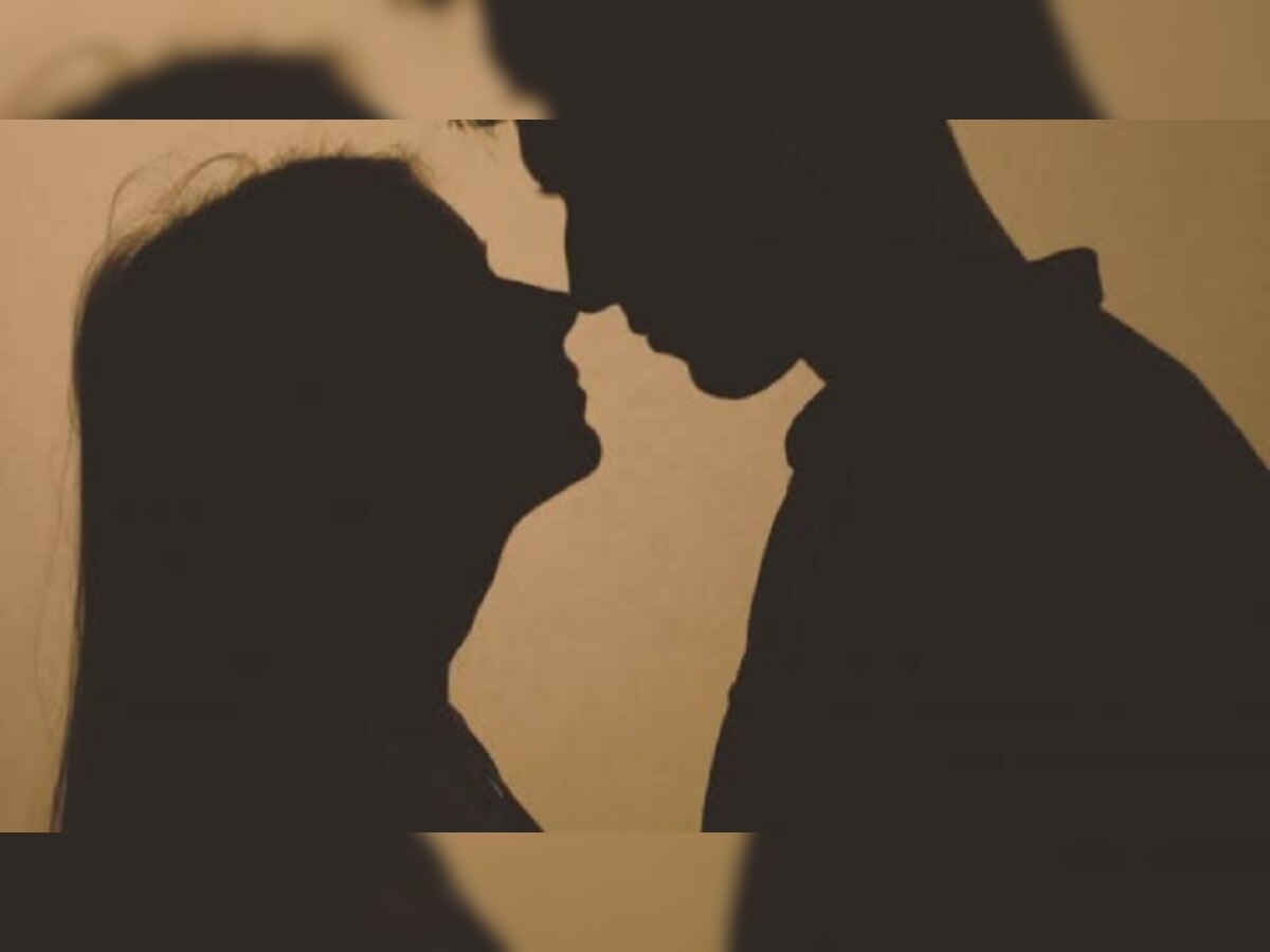 Kangana Ranaut चा इंटिमेट Kissing व्हिडीओ व्हायरल  title=