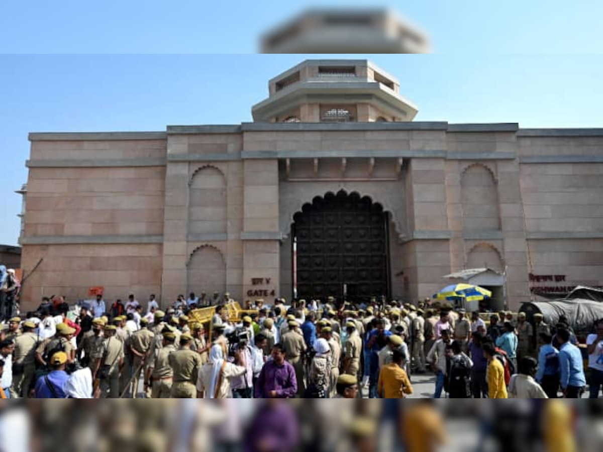 Gyanvapi Masjid : कोर्ट कमिश्नर अजय मिश्रा यांना हटवलं, मुस्लीम पक्षाचा होता आक्षेप title=