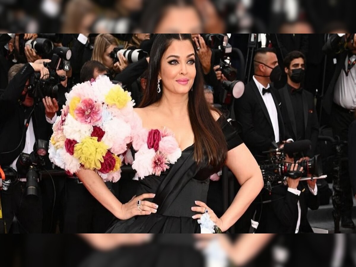 Aishwarya At Cannes: ऐश्वर्याची एन्ट्री आणि सर्व सौंदर्यवती पडल्या फिक्या title=