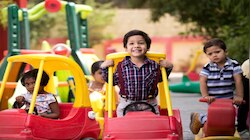 Parenting Tips | तुमच्या 'या' सवयींमुळे मुलांच्या मनावर येतं मोठं दडपण; लगेचच थांबवा