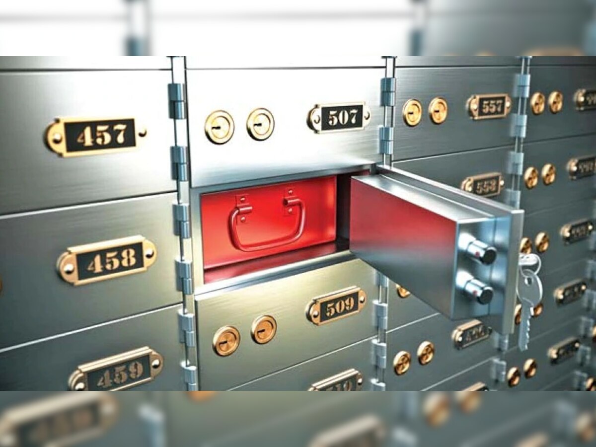 Bank Locker Charges: SBI ते ICICI पर्यंत, बँक लॉकरसाठी किती शुल्क आकारतात, माहित आहे का? title=