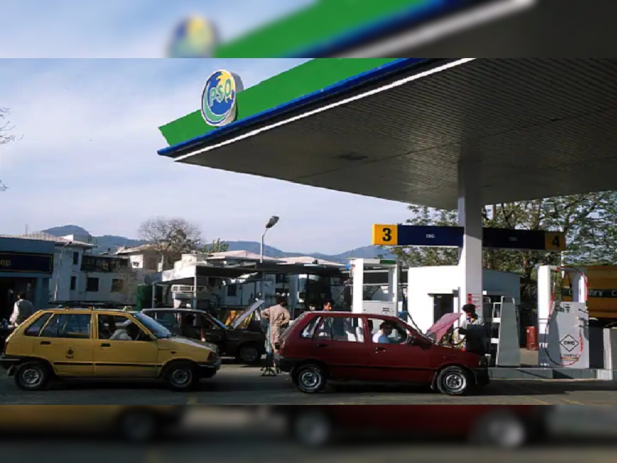 पाकिस्तानमध्ये महागाईचा भडका, पेट्रोल-डिझेलंच्या किंमतीत तब्बल 30 रुपयांची वाढ title=