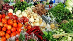 महागाईचा भडका; टॉमेटो पेट्रोलच्या दरात, पालेभाज्याही कडाडल्या