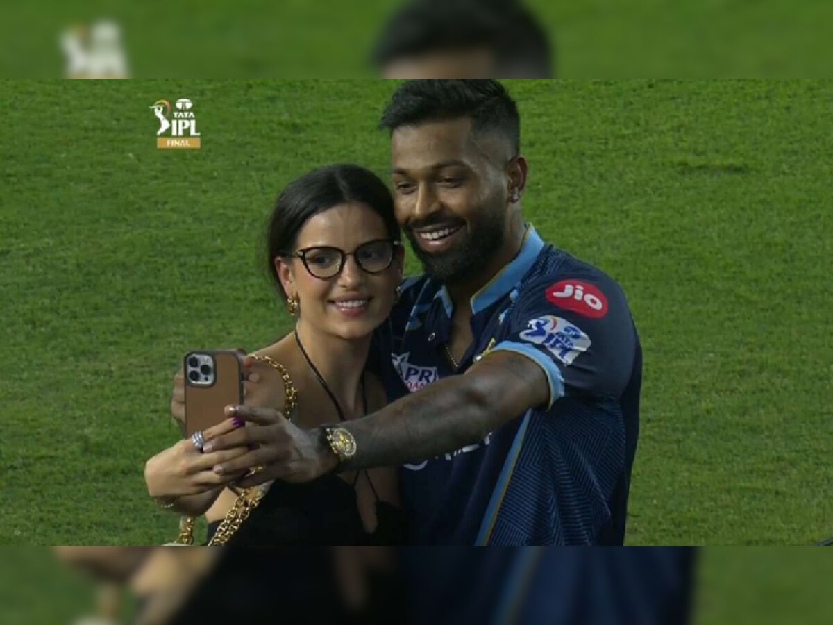 VIDEO: IPL विजयानंतर Hardik Pandya च्या 'सौ.' भावूक, पतीच्या मिठीचा आधार title=