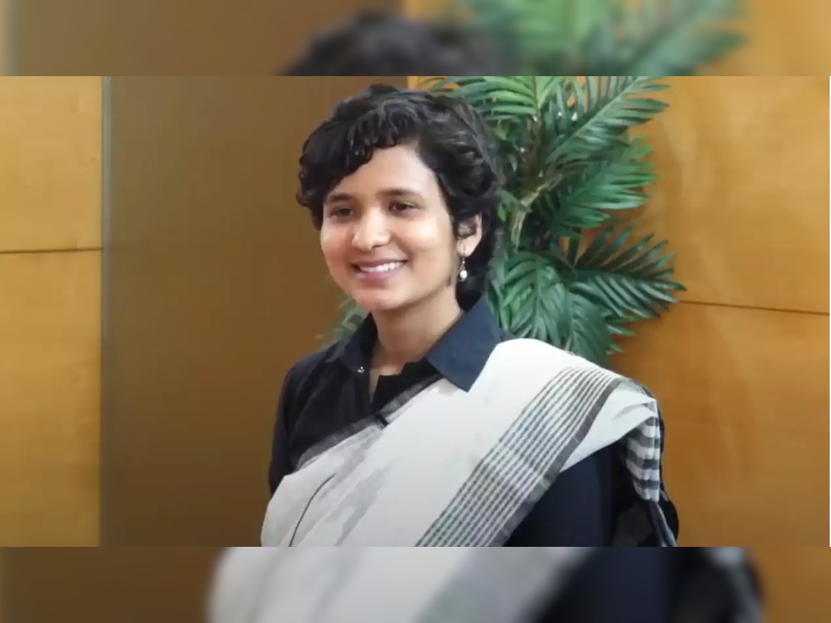 UPSC Topper Shruti Sharma :  इतिहासाची विद्यार्थीनी UPSC टॉपर श्रुती शर्माचा प्रवास title=