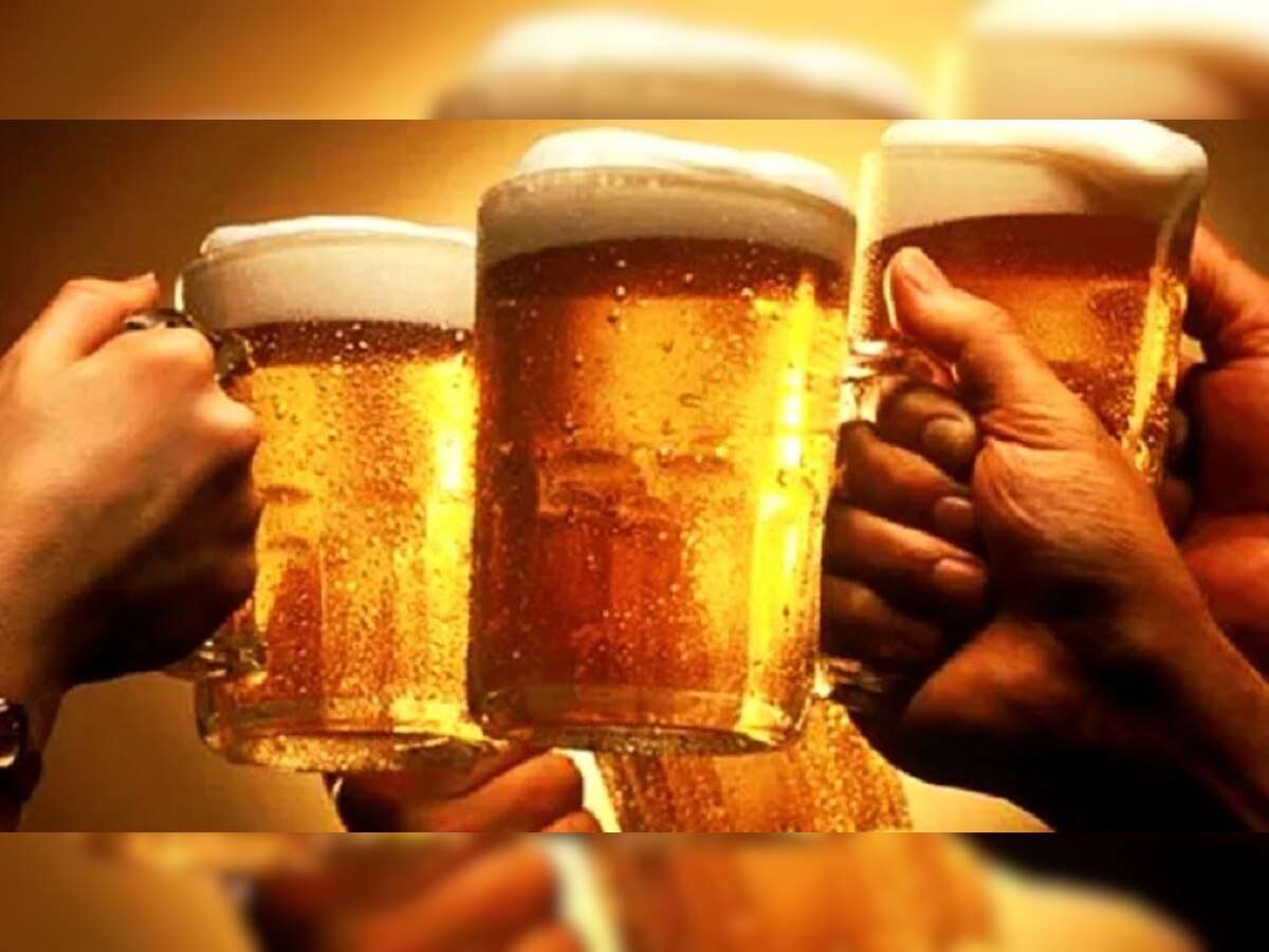 Beer price hike | बिअरप्रेमींसाठी वाईट बातमी! किंमतींमध्ये मोठी होणार वाढ title=
