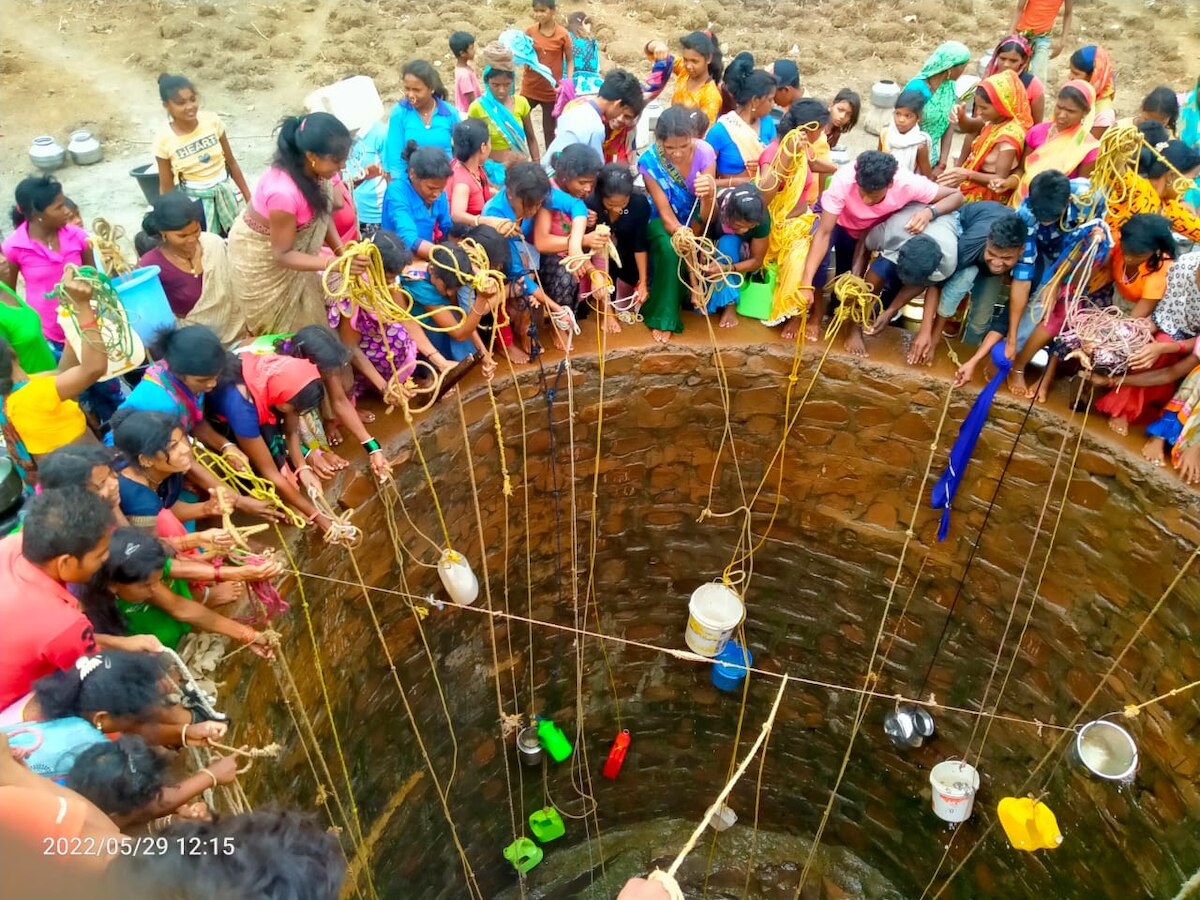 मेळघाटातील अनेक गावात पाण्याची तीव्र टंचाई; आदिवासी बांधवांची पाण्यासाठी दाहीदिशा भटकंती title=