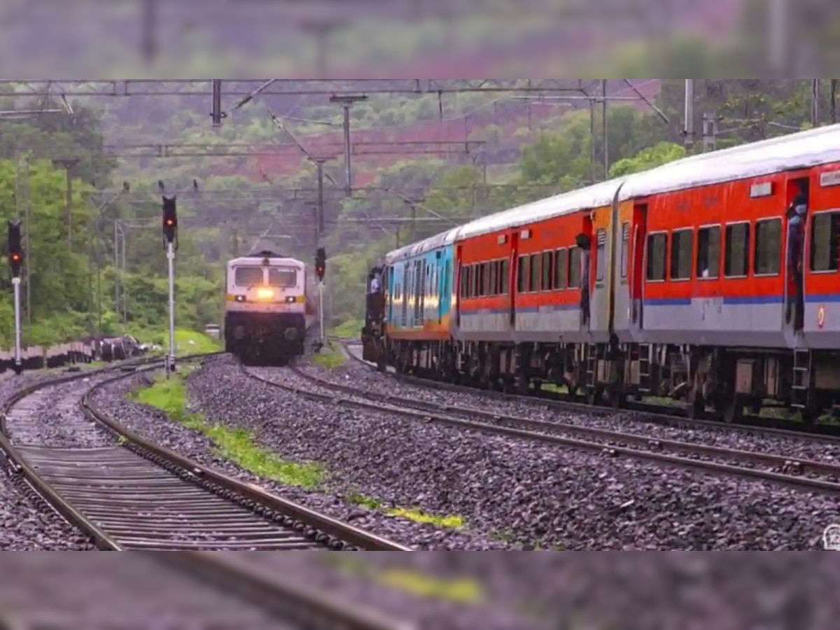 Indian Railways : तुमच्या रेल्वे तिकिटावर 'दुसरी व्यक्ती' ही करू शकते प्रवास! रेल्वेचे महत्त्वाचे नियम जाणून घ्या title=
