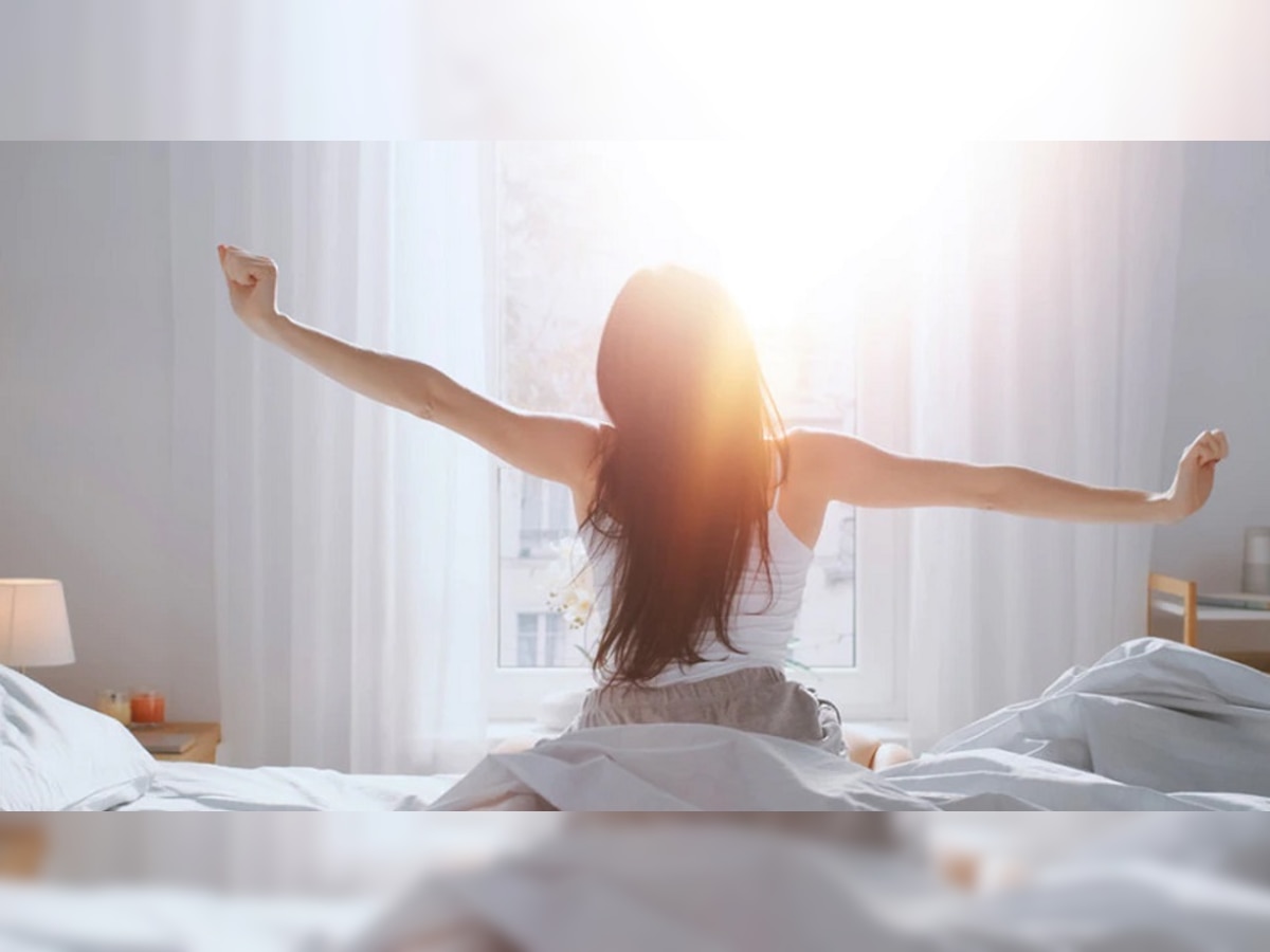 Healthy Morning tips : सकाळी उठल्यावर 'या' पाच गोष्टी करा; संपूर्ण दिवस जाईल आनंदात  title=