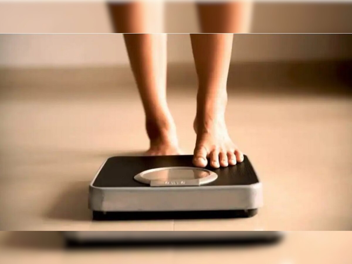 Weight Loss:  आहारात आइसक्रिमचा समावेश असूनही महिलेनं कमी केलं 40 किलो वजन, कसं ते जाणून घ्या title=