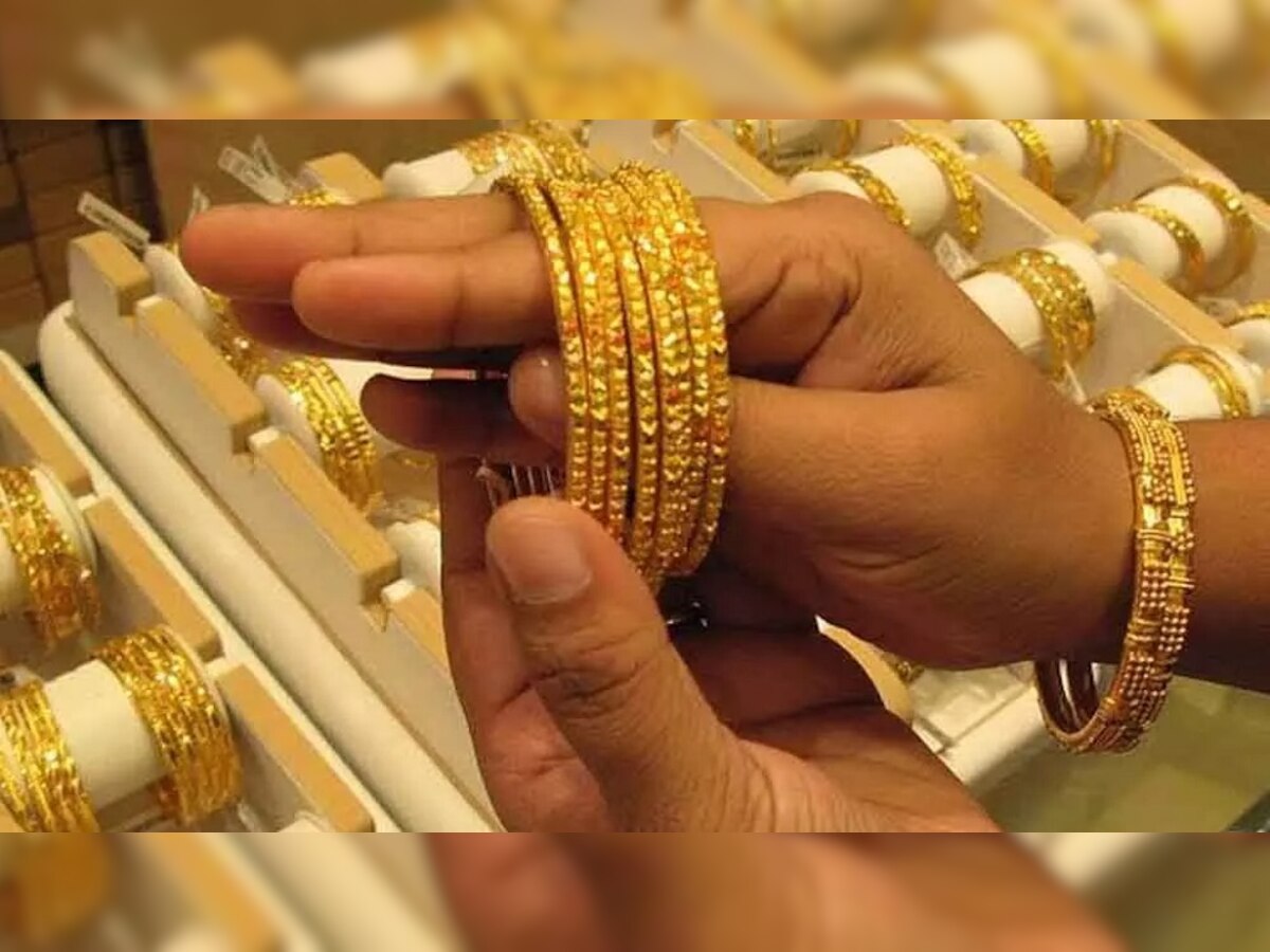 Gold Rate | सोन्याच्या दरात मोठी घसरण; जाणून घ्या आजचे दर  title=