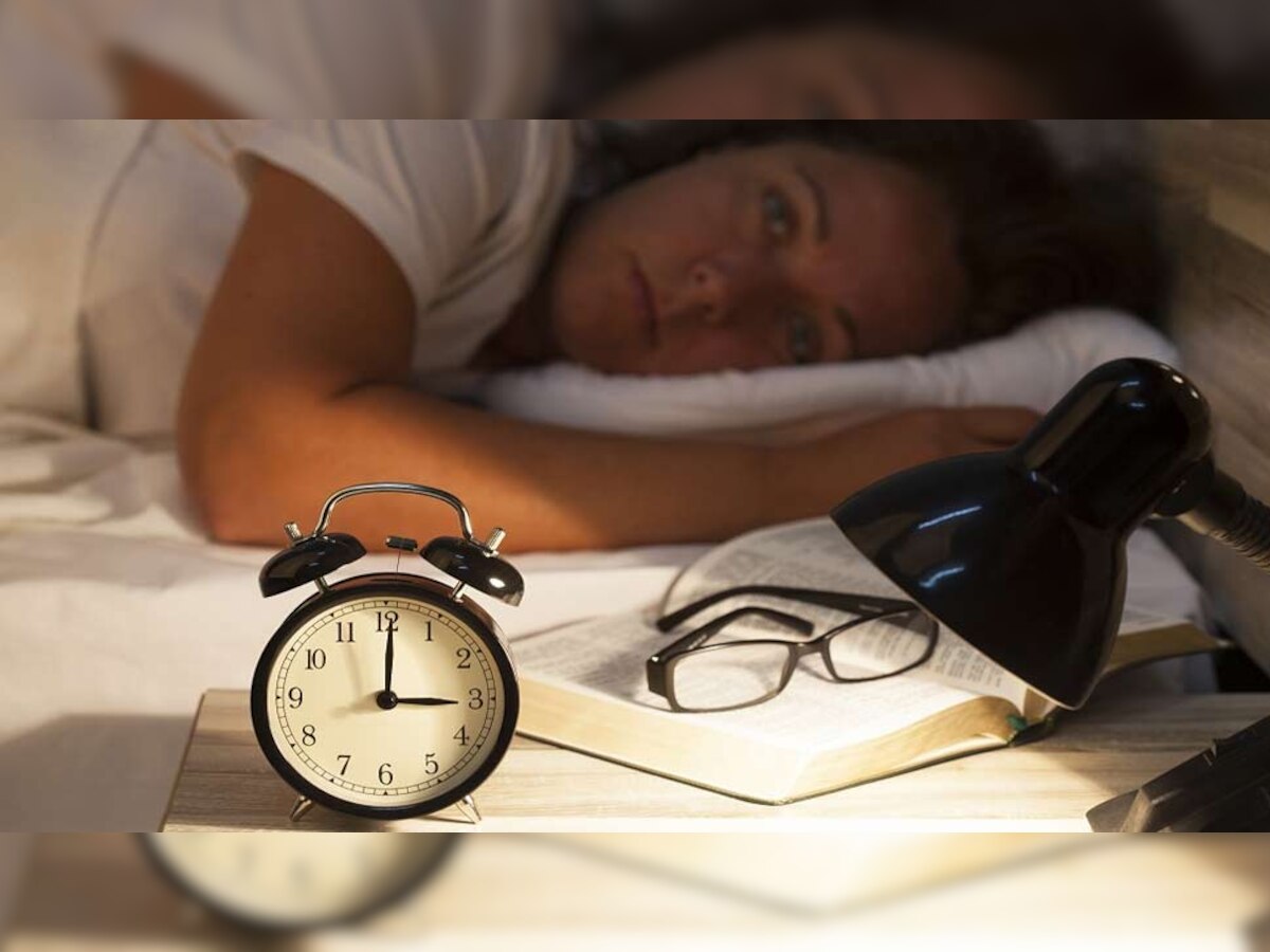 Sleep Disorder : तुम्ही कल्पनाही केली नसेल की, 8 तासाची झोप न घेत किती मोठी चूक करताय title=
