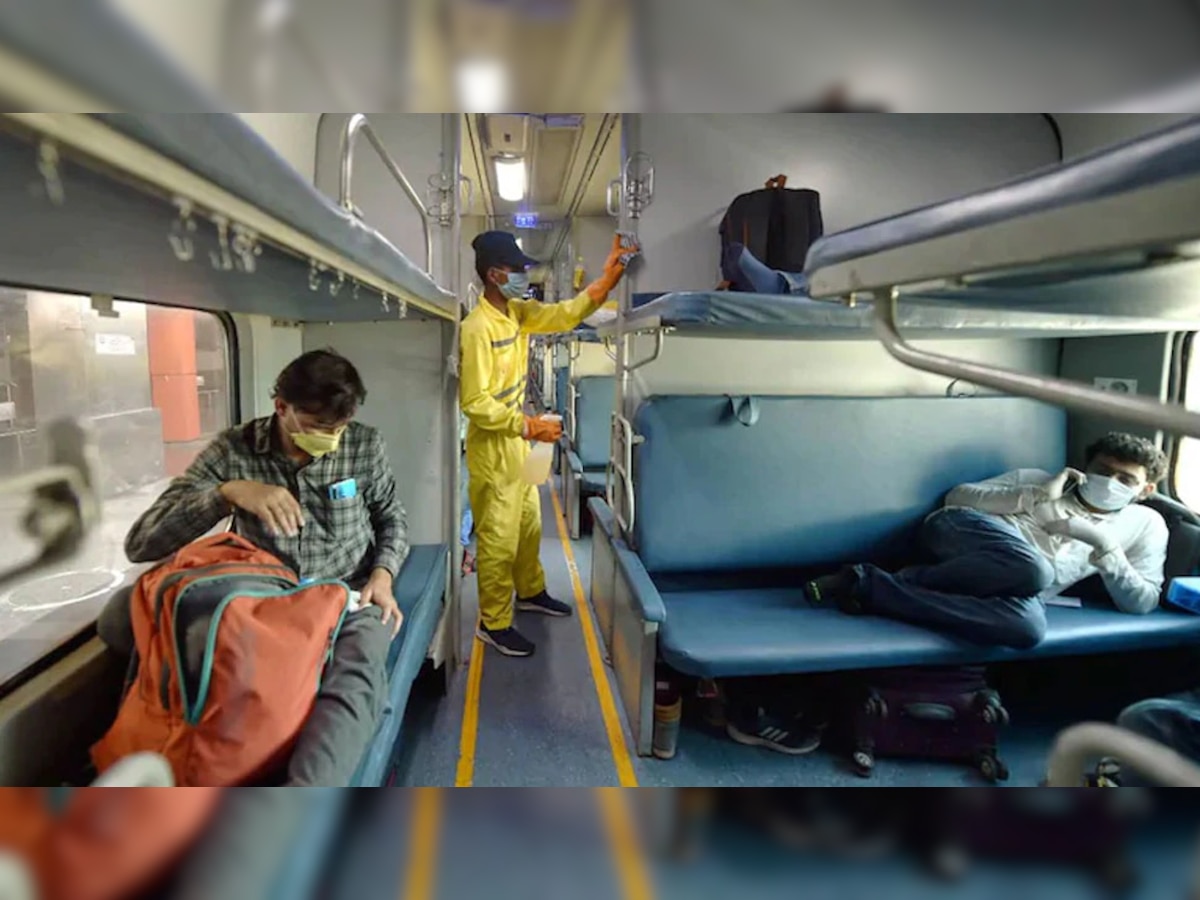 Indian Railways Rules : 'या'वेळेत ट्रेनमध्ये कोणताही प्रवासी तुमच्या सीटवर बसू शकत नाही title=