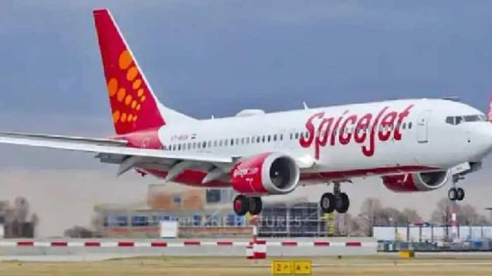 SpiceJet plane makes emergency landing in Patna becouse of Fire
