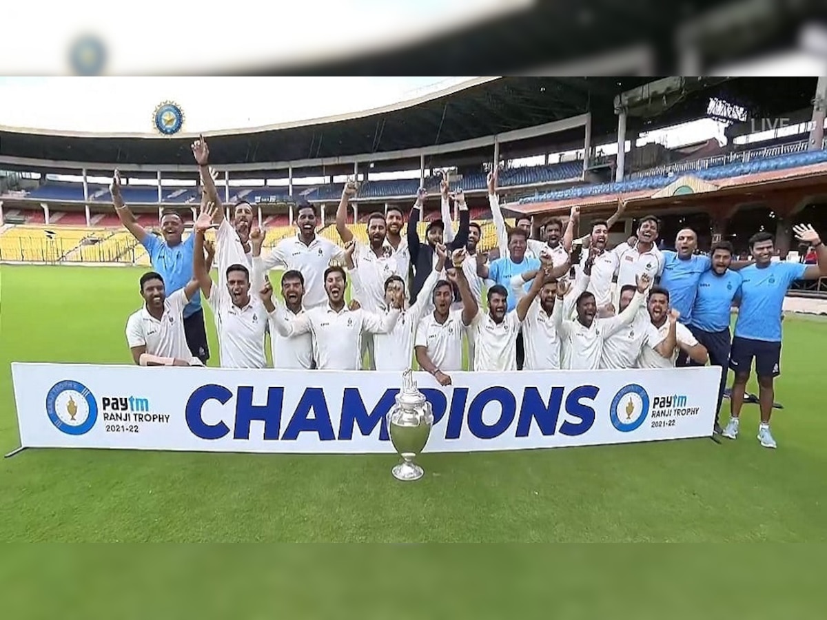 Ranji Trophy Final: 67 वर्षांचा दुष्काळ संपवला, मध्य प्रदेशने पहिल्यांदाच रणजी ट्रॉफीवर कोरलं नाव  title=