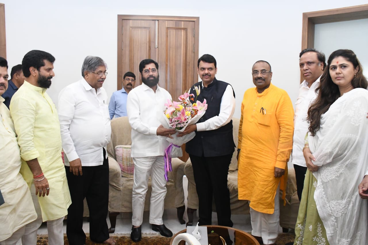 Eknath Shinde Meets Devendra Fadnavis At Sagar Bunglow