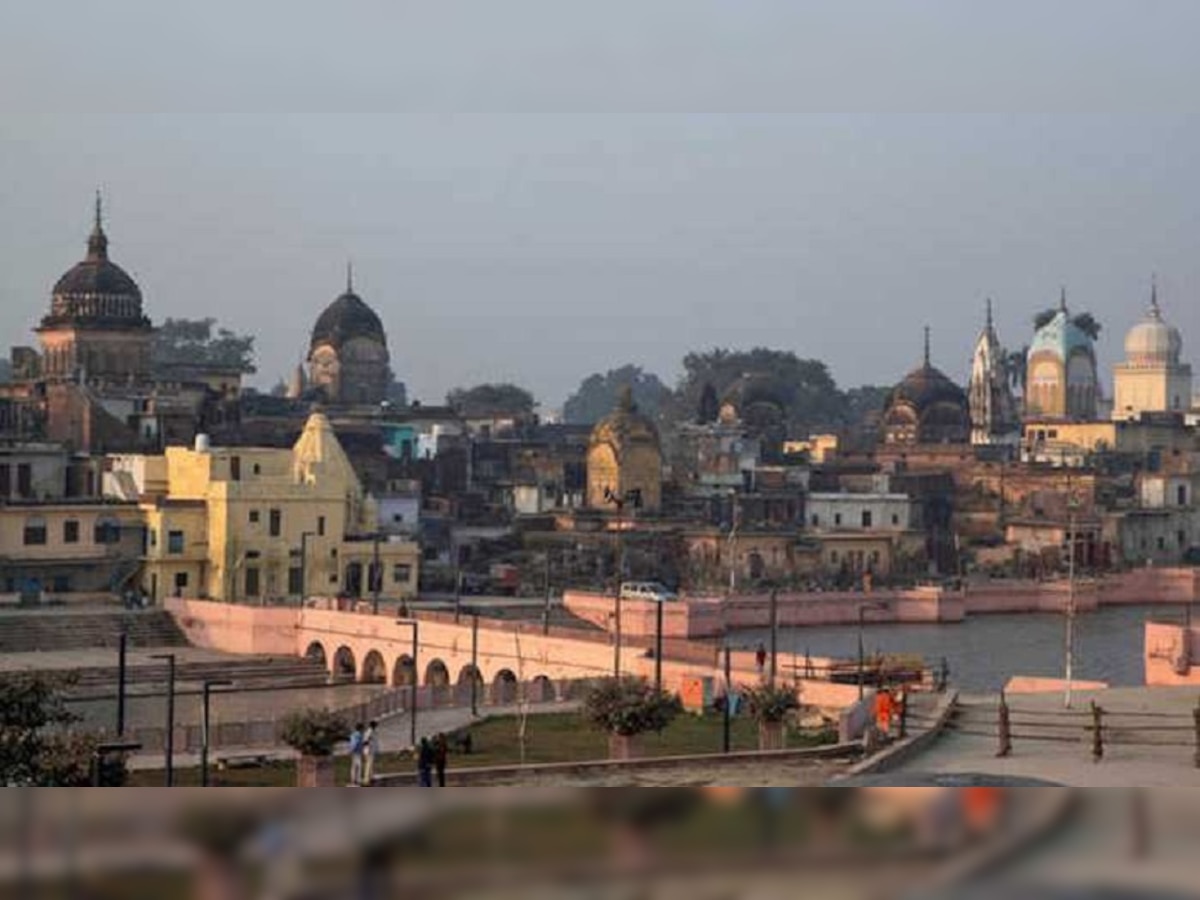 Ayodhya Killing: अयोध्येतही एका व्यक्तीची गळा चिरून हत्या; हनुमान चबुतऱ्यावर खळबळजनक घटना title=