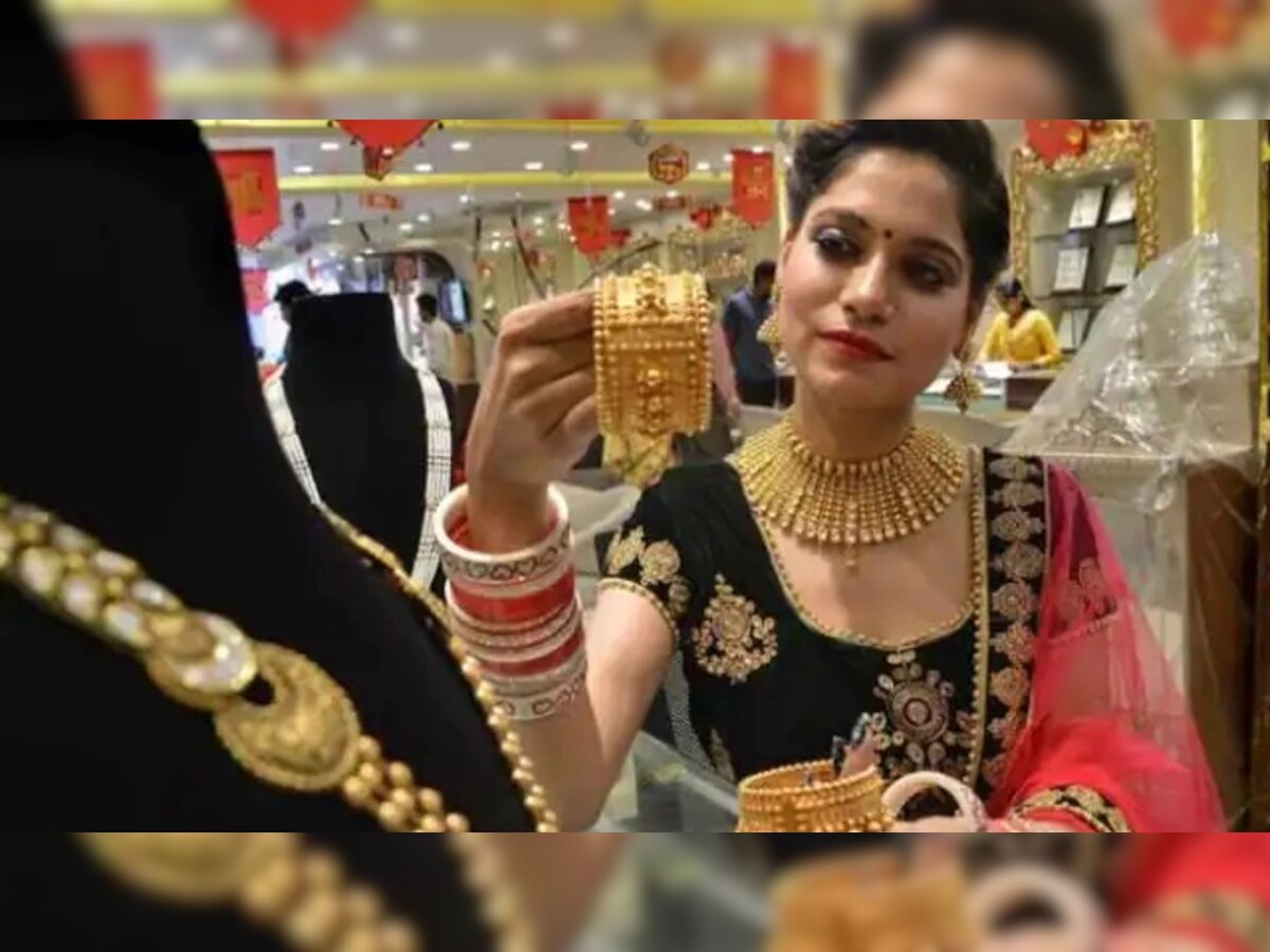 Gold Price : सोने-चांदी दरात घसरण, खरेदीची मोठी संधी title=