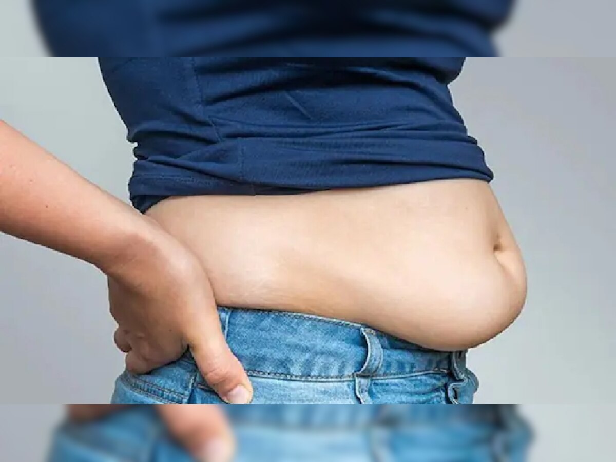 तुमची एक चुकीची सवय वाढतेय Belly fat; आजच सुधारा title=