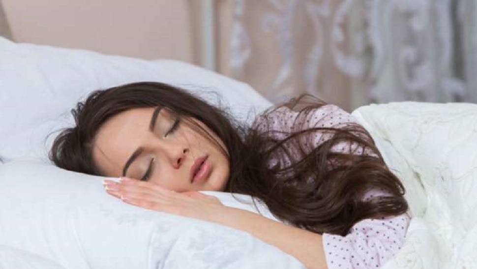 Do not carry these '5' things near your sleeping pilow side vastu tips