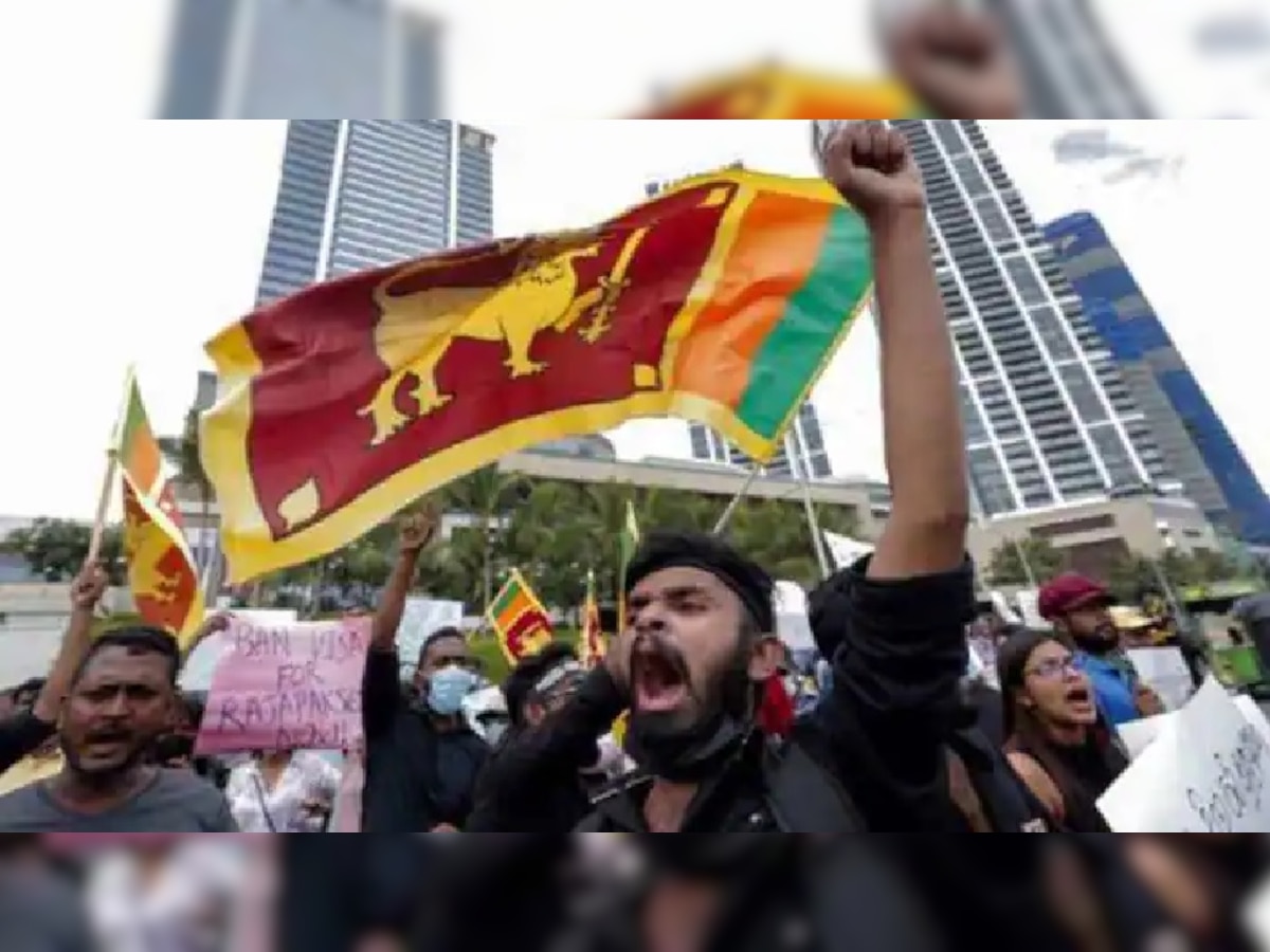 Sri Lanka Emergency: श्रीलंकेत पाच दिवसात दुसऱ्यांदा आणीबाणी, जाणून घ्या काय आहेत आणीबाणीचे नियम title=