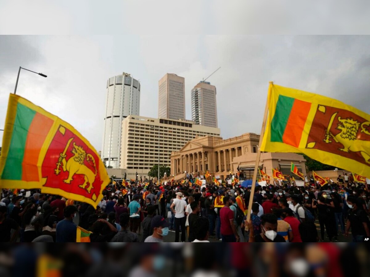 Srilanka Crisis : श्रीलंका का झाली दिवाळखोर? देशाची अशी अवस्था होण्यामागची कारणं काय? जाणून घ्या title=