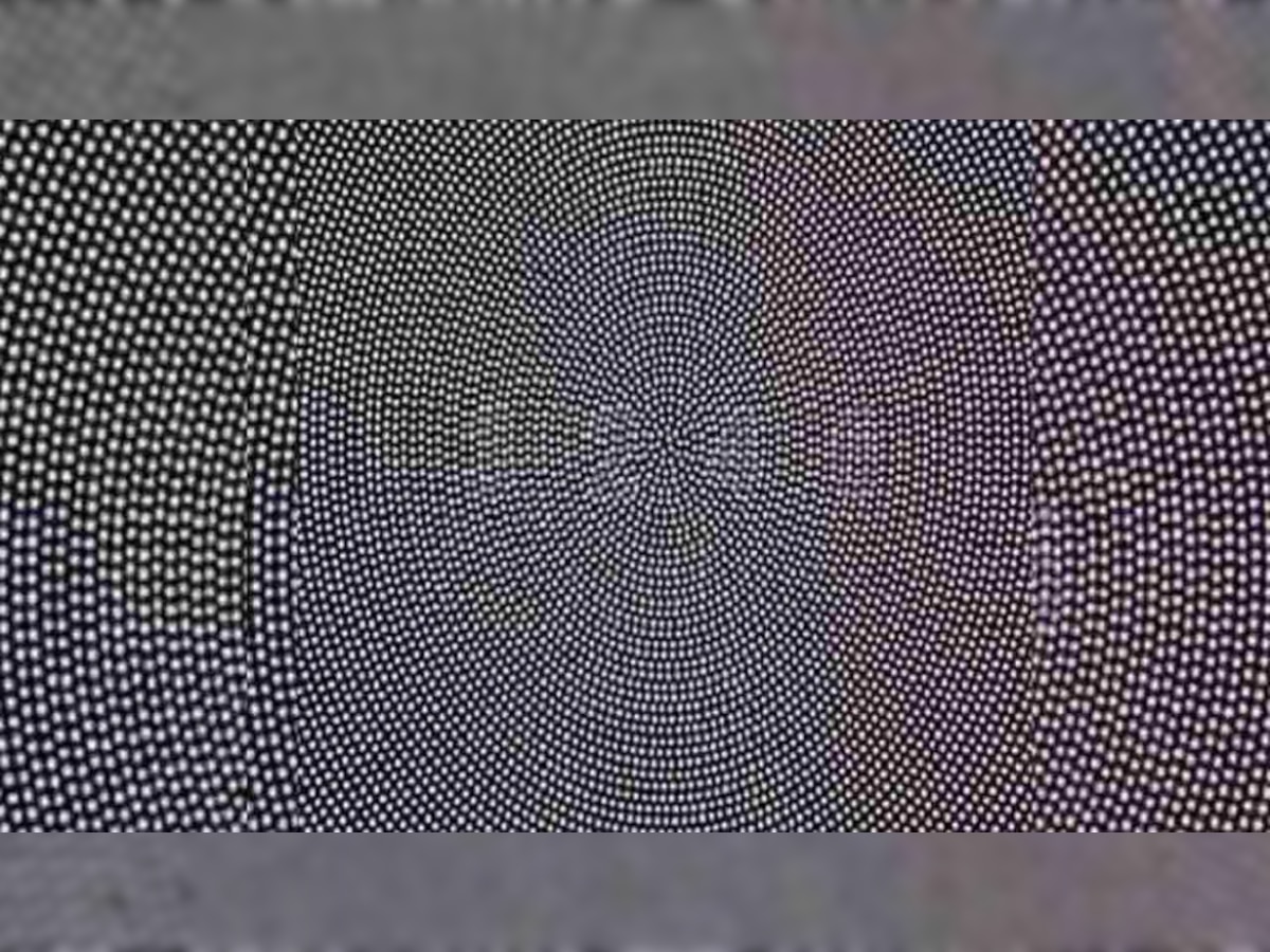 Optical Illusion: या फोटोमध्ये दडलेत 4 नंबर...पाहा तुम्हाला दिसतायत का? 99 टक्के लोक अपयशी... title=