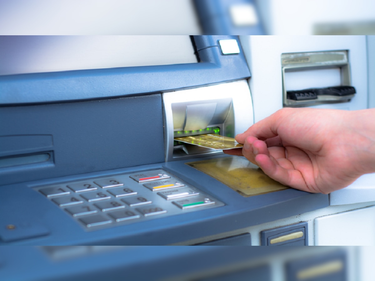 Debit आणि ATM कार्डमधील फरक तुम्हाला माहितीय का? जाणून घ्या माहिती title=