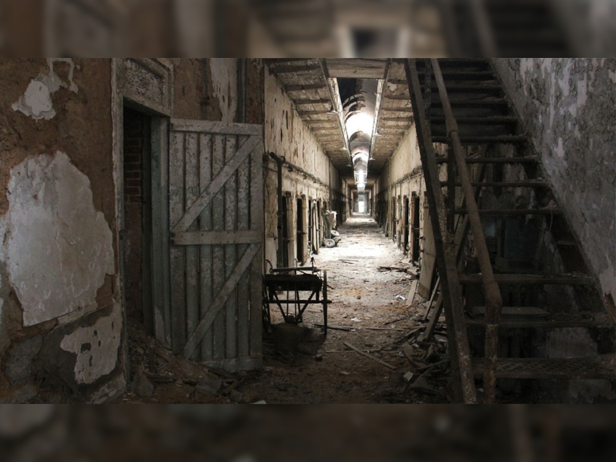 Haunted Jail: 'हे' आहे जगातील सर्वात भयानक जेल, जिथे कैद्यांचा आत्मा देखील थरथर कापायचा title=