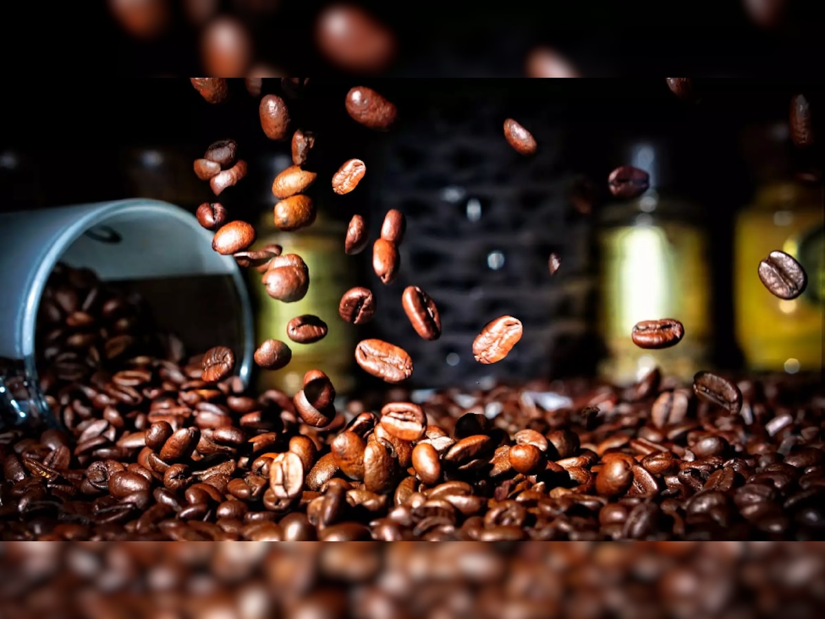 अतिरीक्त कॉफीचं सेवन मुळव्याधाच्या रूग्णांसाठी ठरतं हानिकारक? काय आहे सत्य! title=