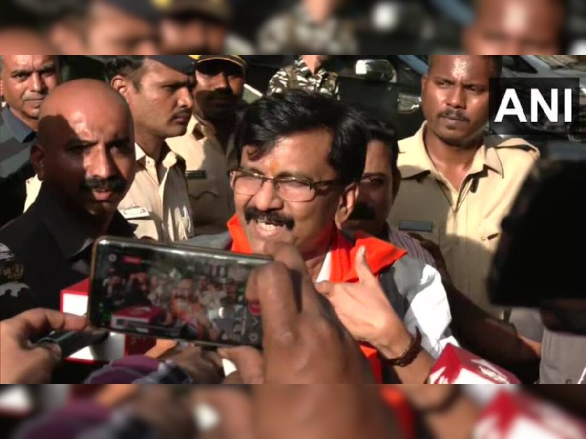 Sanjay Raut यांच्या अडचणीत वाढ; ईडीने घरातून जप्त केले इतके लाख रुपये title=