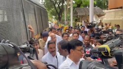 महागाईविरोधात आंदोलन करणाऱ्या काँग्रेस नेत्यांची पोलिसांकडून धरपकड