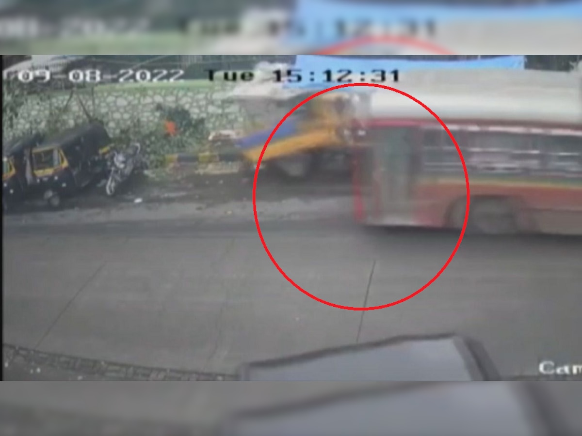 विचलित करणारा Video : बेस्ट बसचा भयंकर अपघात! ब्रेक फेल झाल्याने एकदोन नव्हे, तब्बल सात गाड्या... title=