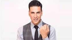 डोळ्यात अश्रू आणि घट्ट मिठी, अक्षय कुमार आणि 'या' अभिनेत्रीचं चक्क तीस वर्षांनंतर रक्षाबंधन, फोटो व्हायरल