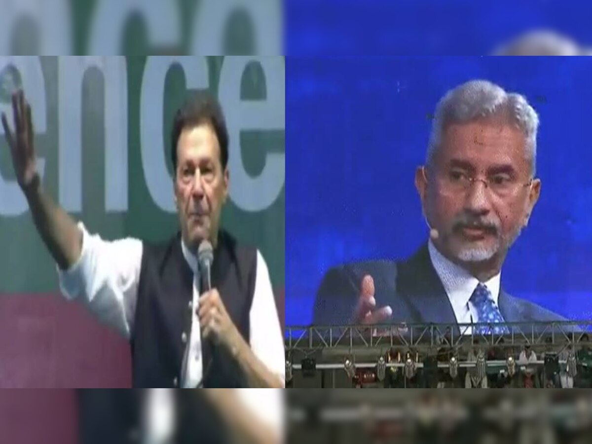 Video : "भारत कोणाच्याही पुढे झुकत नाही"; पाकिस्तानच्या माजी पंतप्रधानांनी भर सभेत केले कौतुक title=