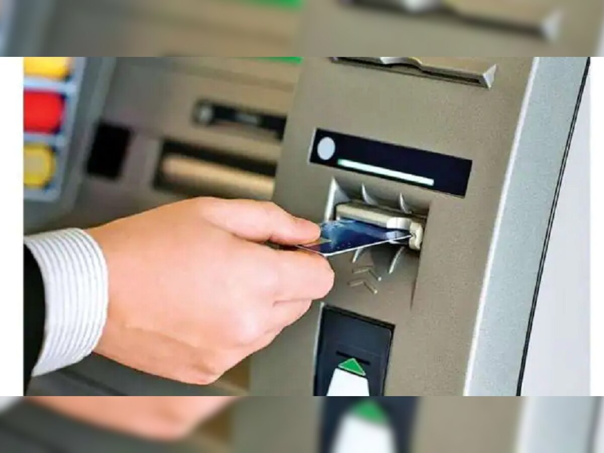 ATM Cash Withdrawal च्या नियमात मोठा बदल, आत्ताच जाणून घ्या, नाहीतर... title=
