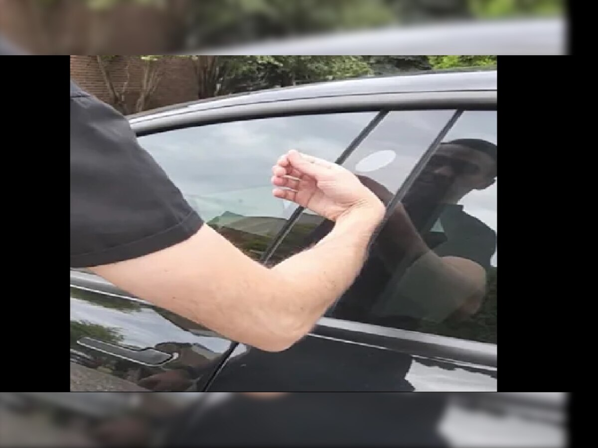  Tesla ची भन्नाट टेक्नॉलॉजी, विना चावी कार चालवता येणार, पाहा VIDEO title=