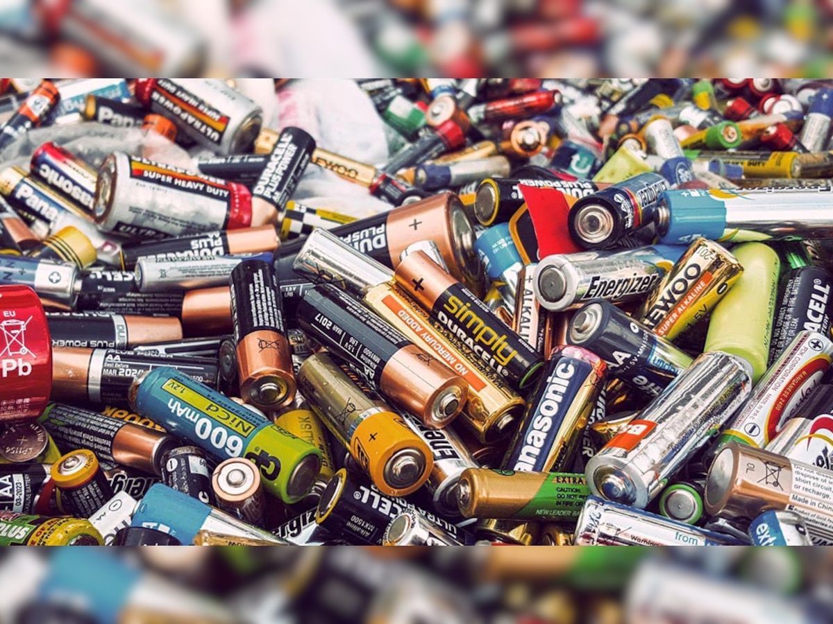 Battery Waste Management : वापलेली बॅटरी फेकून देताय... थांबा... वाचा, सरकारने काय आदेश दिलाय title=