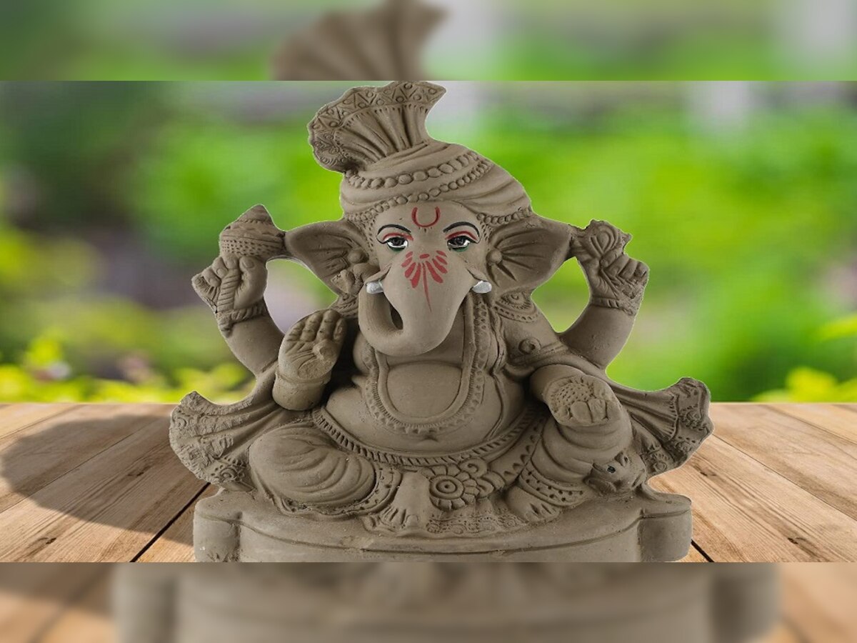 DIY Ganesh Idol: या सोप्या टिप्स वापरा आणि घरीच बनवा गणरायाची सुबक, रेखीव इको फ्रेंडली मूर्ती title=