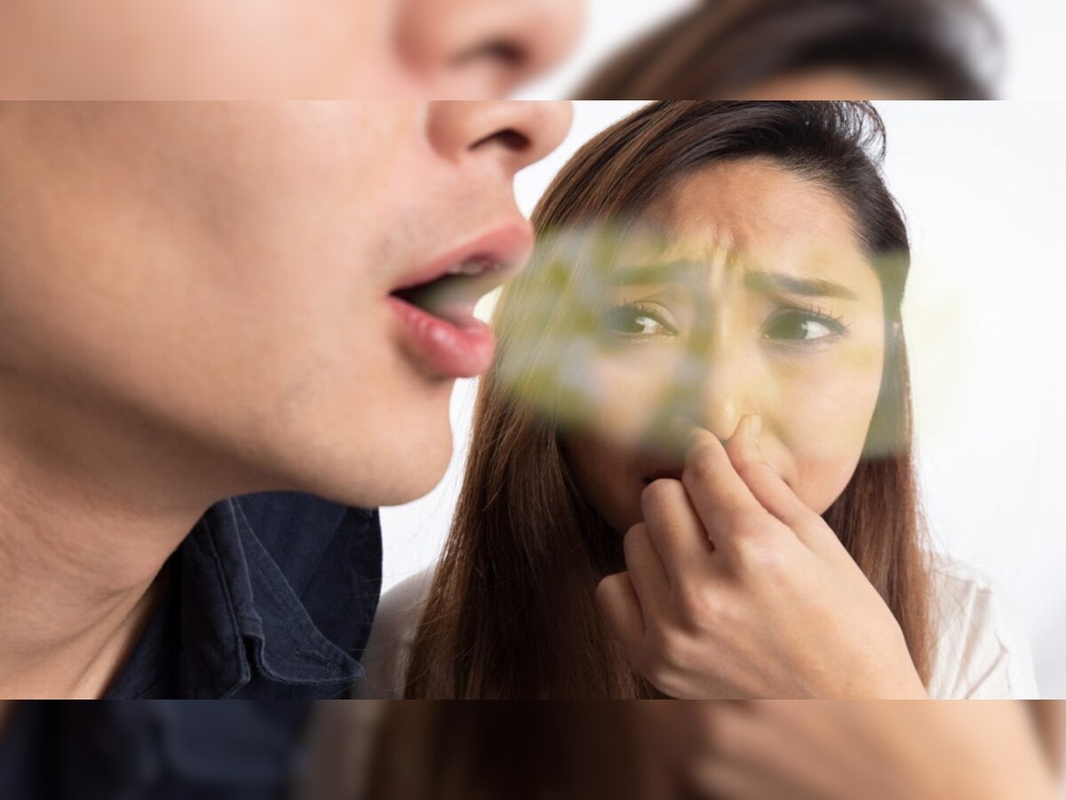 Bad Breath Problem: तोंडाच्या दुर्गंधीने हैराण झालात? जाणून घ्या यामागील खरं कारण title=