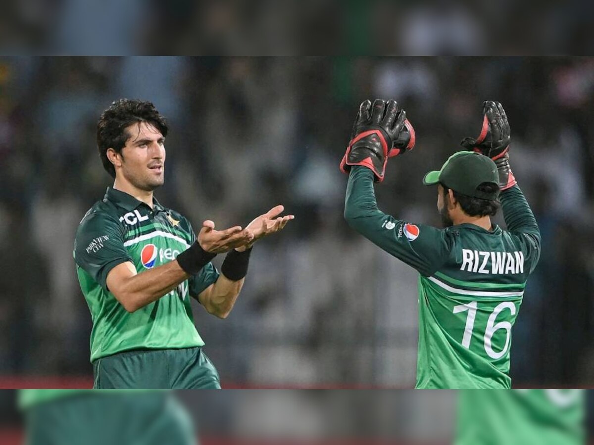 पाकिस्तानला आणखी एक मोठा धक्का;महत्त्वाचा खेळाडू स्पर्धेबाहेर title=