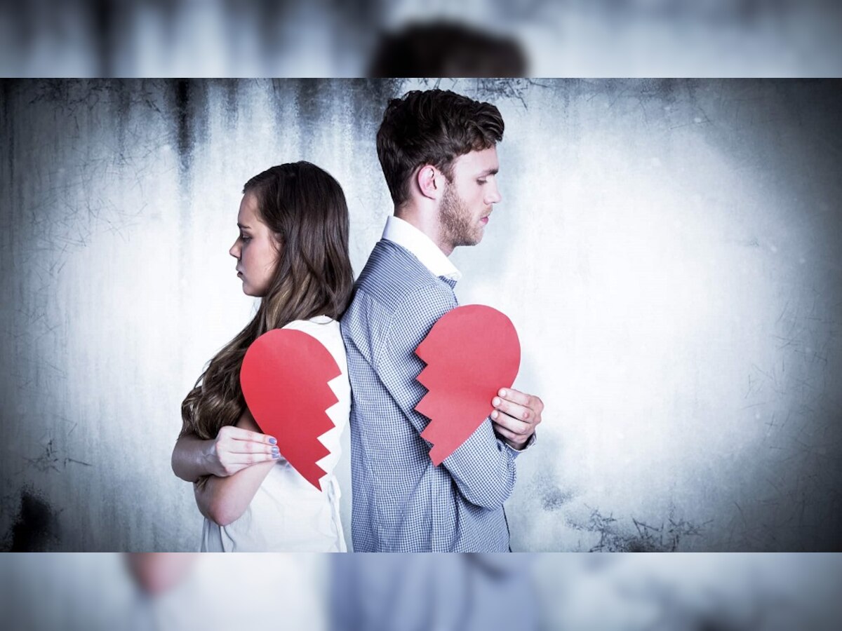 रिलेशनशिपमध्ये Breakup झाल्यानंतर तरूणी काय करतात? जाणून घ्या  title=