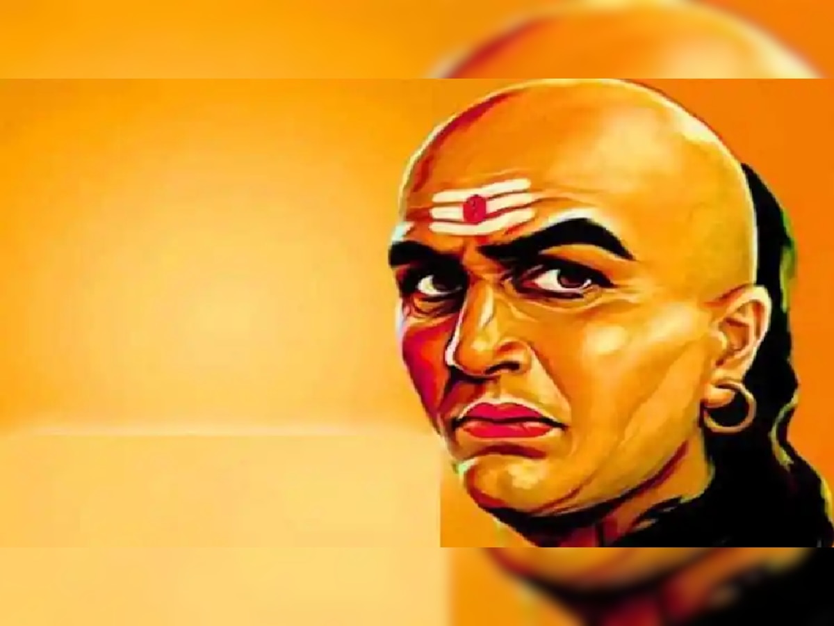 Chanakya Niti: शत्रूपेक्षा अधिक धोकादायक असतात 'या' व्यक्ती title=