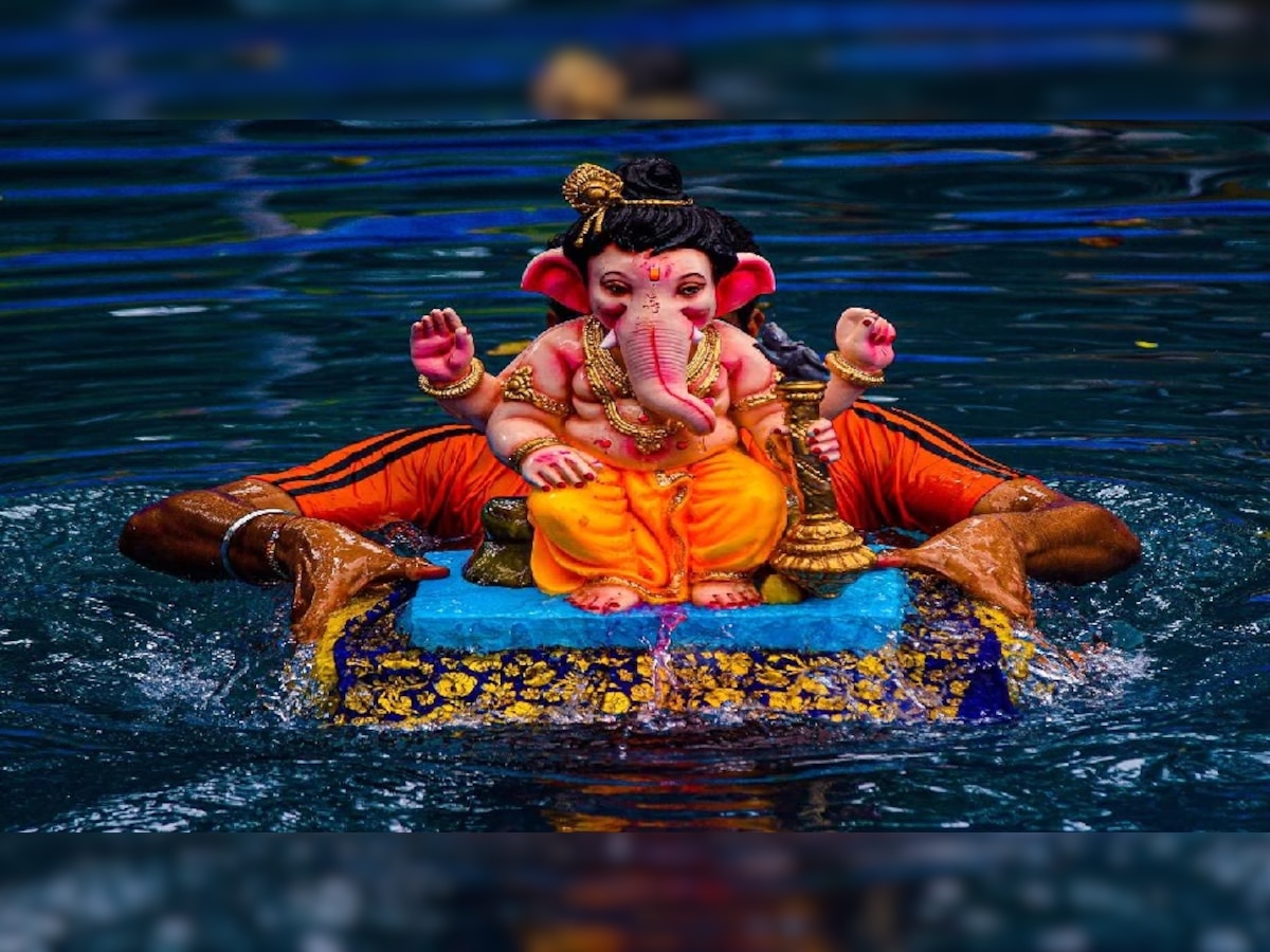 Ganeshotsav 2022: 10 दिवसांनीच का होतं गणपती विसर्जन? हे कारण सर्वांनाच ठाऊक असायला हवं  title=