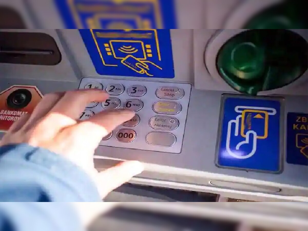 ATM PIN 4 Digit: एटीएम पिन चार डिजिटचा असण्यामागे आहे खास कारण, जाणून घ्या title=